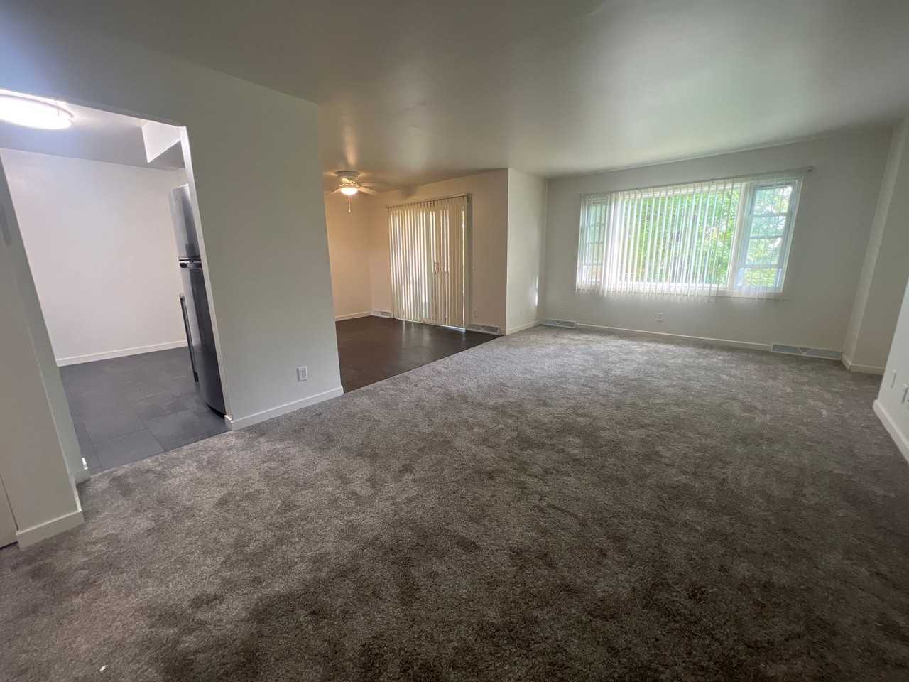 Lake Point Drive Apartments - Photo 4 of 29