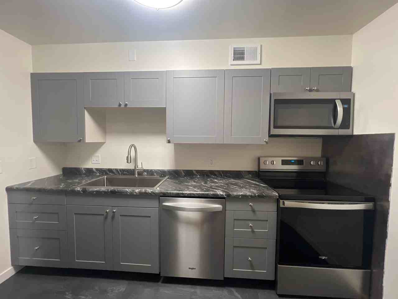 Lake Point Drive Apartments - Photo 5 of 29