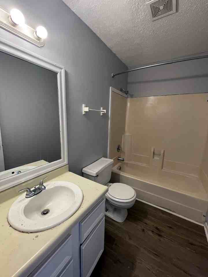 3929 Highridge Dr Sw #D - Photo 3 of 12