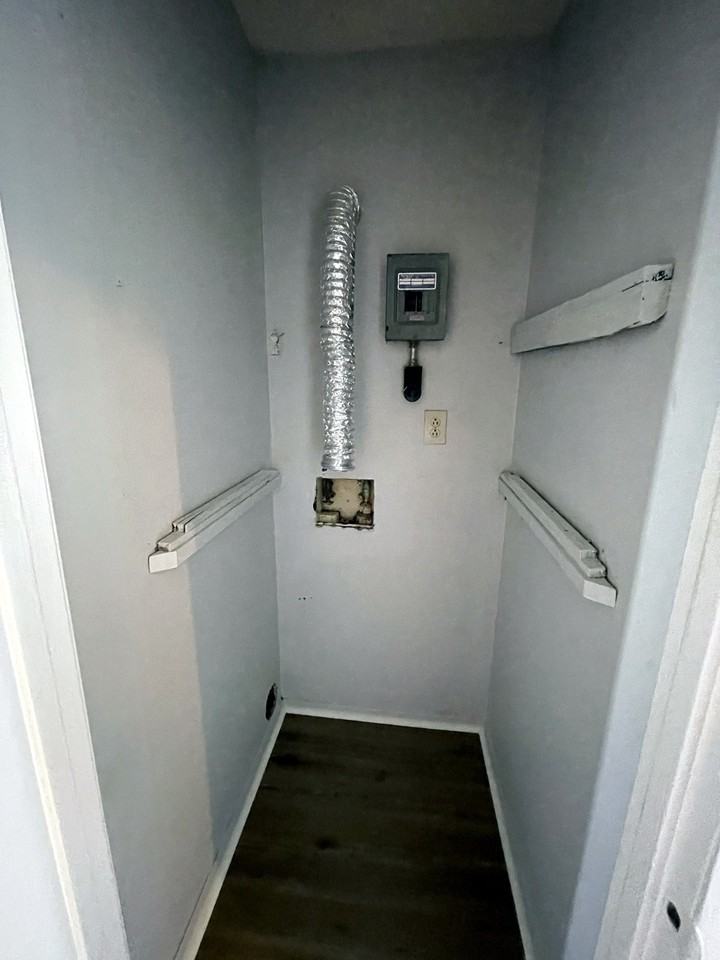 3929 Highridge Dr Sw #D - Photo 4 of 12