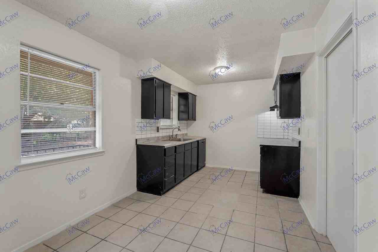 12212 Duchess Dr - Photo 6 of 21