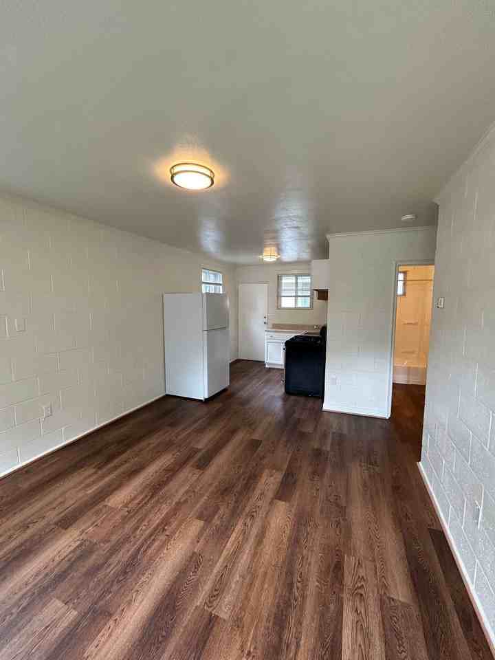 823 15 1/2 St #2 - Photo 2 of 7