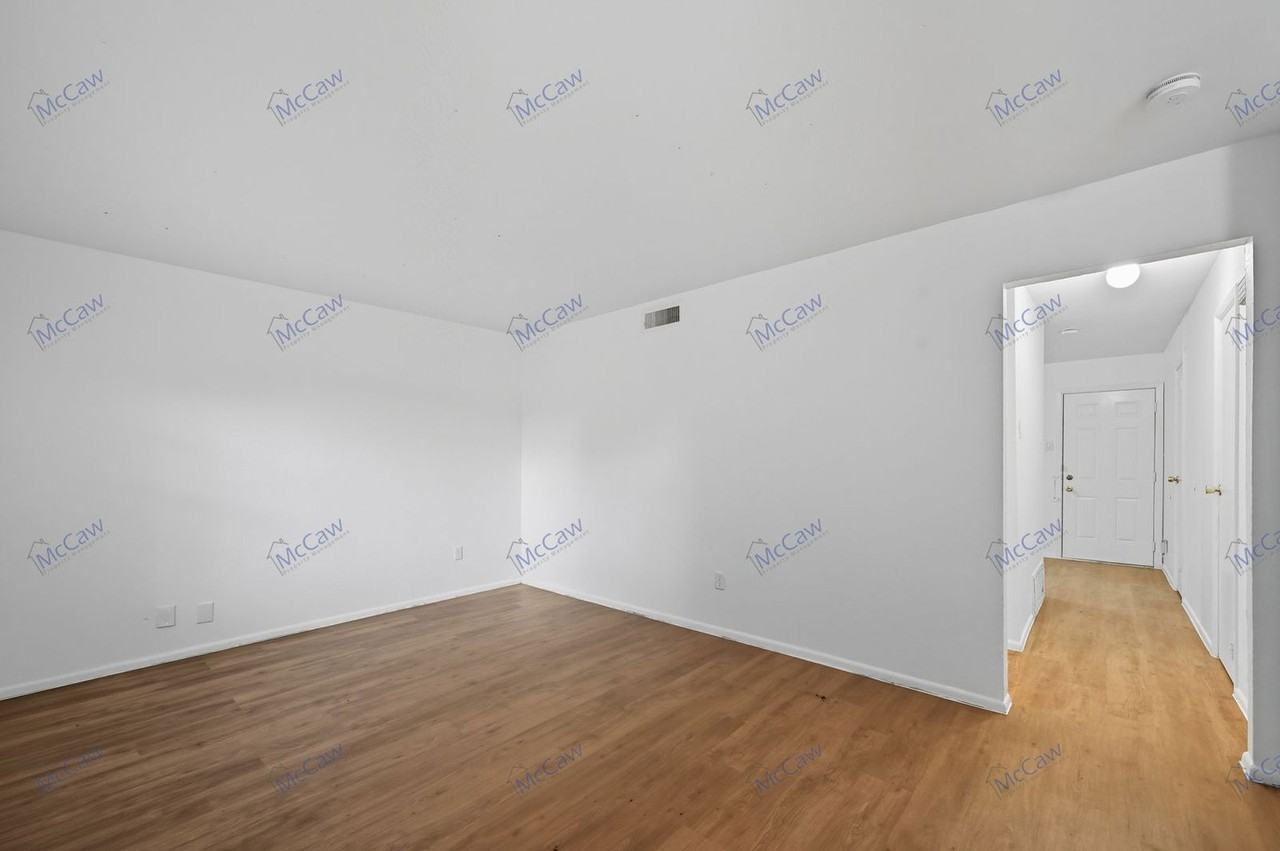 616 Moore Street #D - Photo 5 of 26