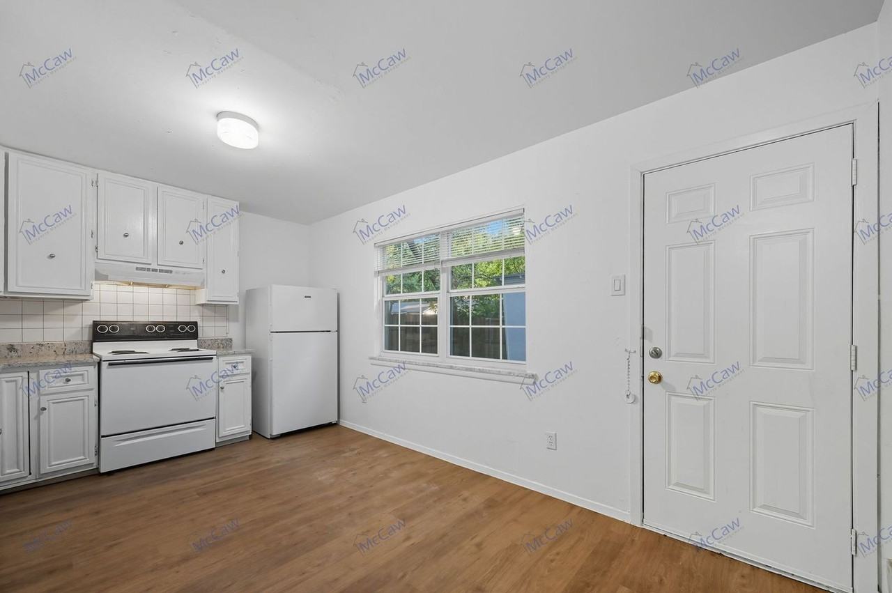 616 Moore Street #D - Photo 6 of 26