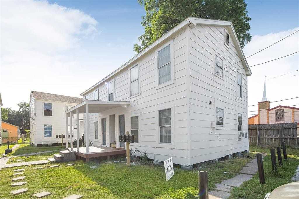 1909 Benson St #4 - Photo 3 of 12