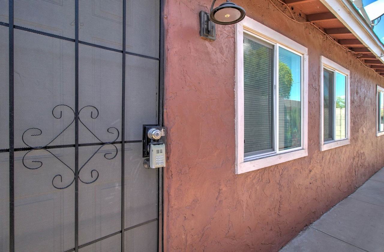 1501 E Roosevelt St #4 - Photo 7 of 19