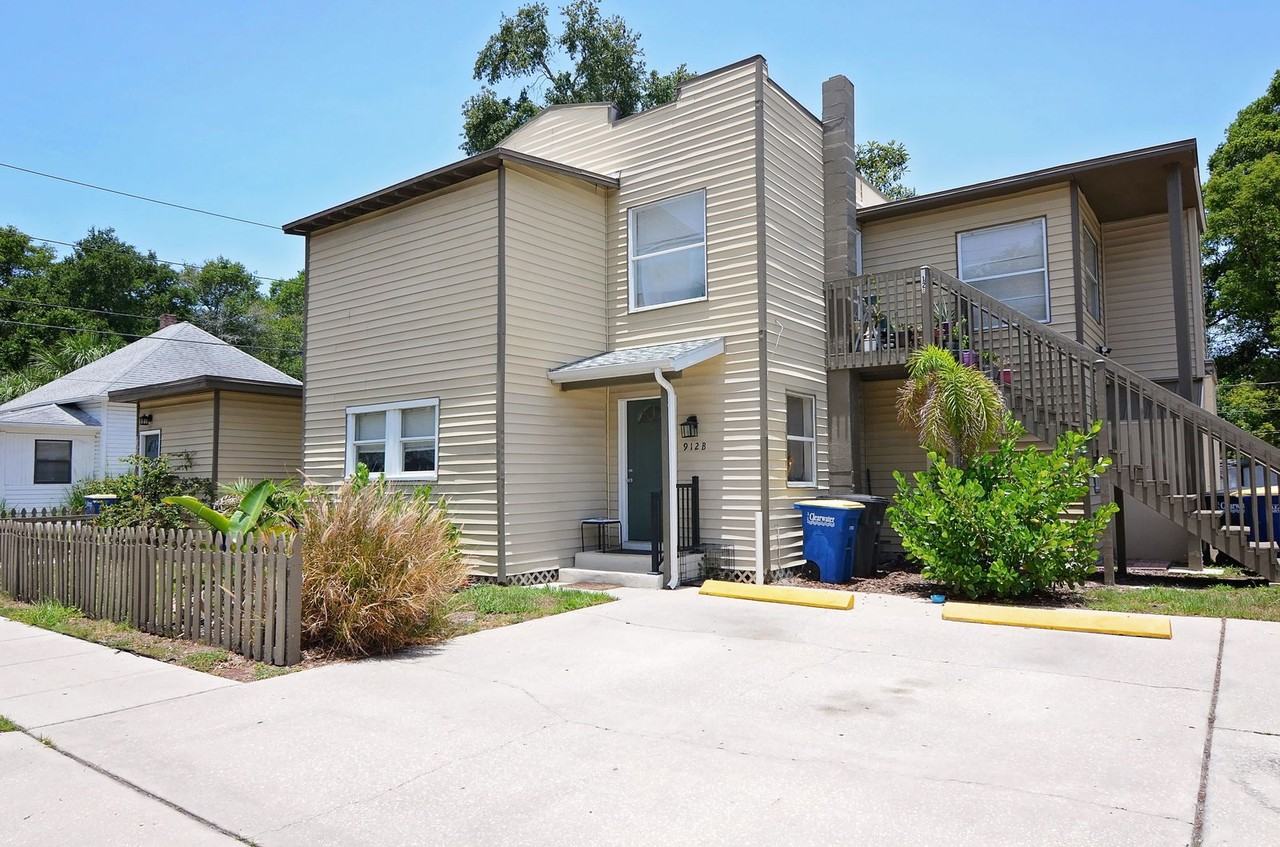 912 Hart St - Photo 2 of 25