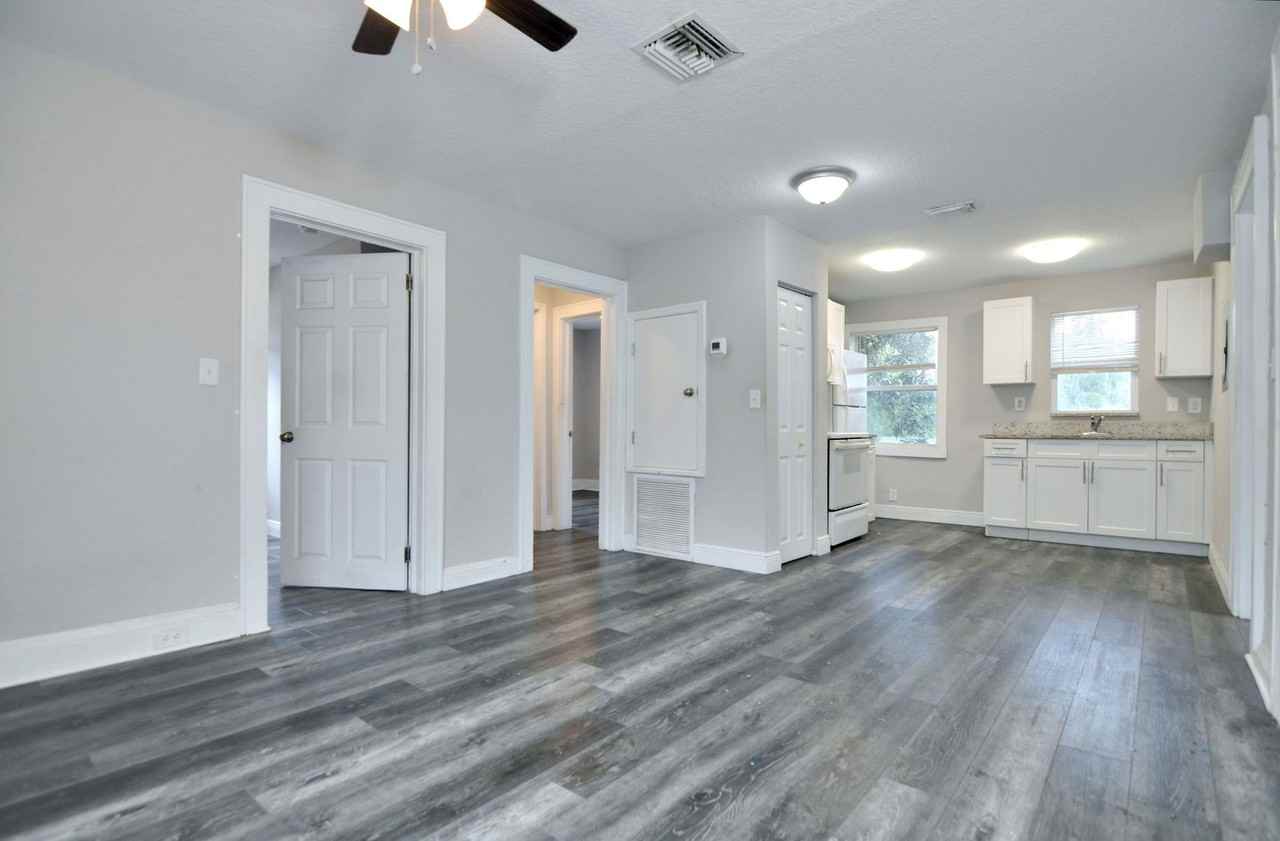 912 Hart St - Photo 6 of 25