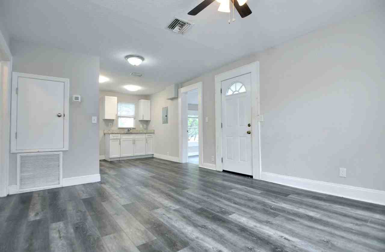 912 Hart St - Photo 7 of 25