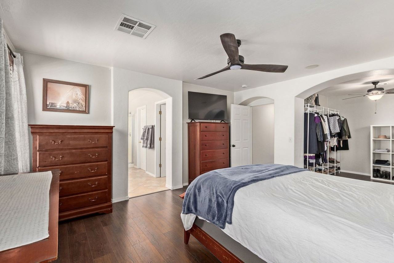 13420 West Berridge Lane - Photo 5 of 46