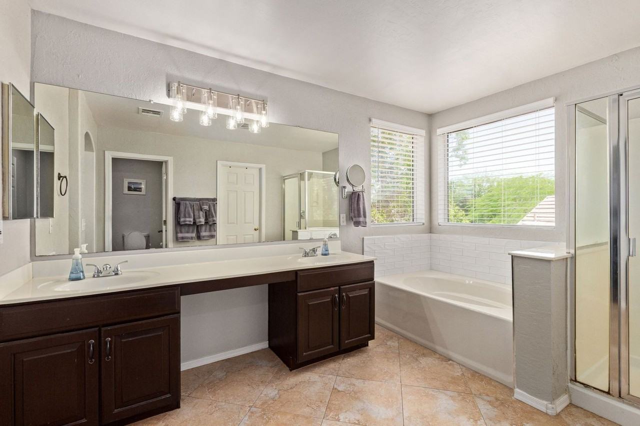 13420 West Berridge Lane - Photo 6 of 46