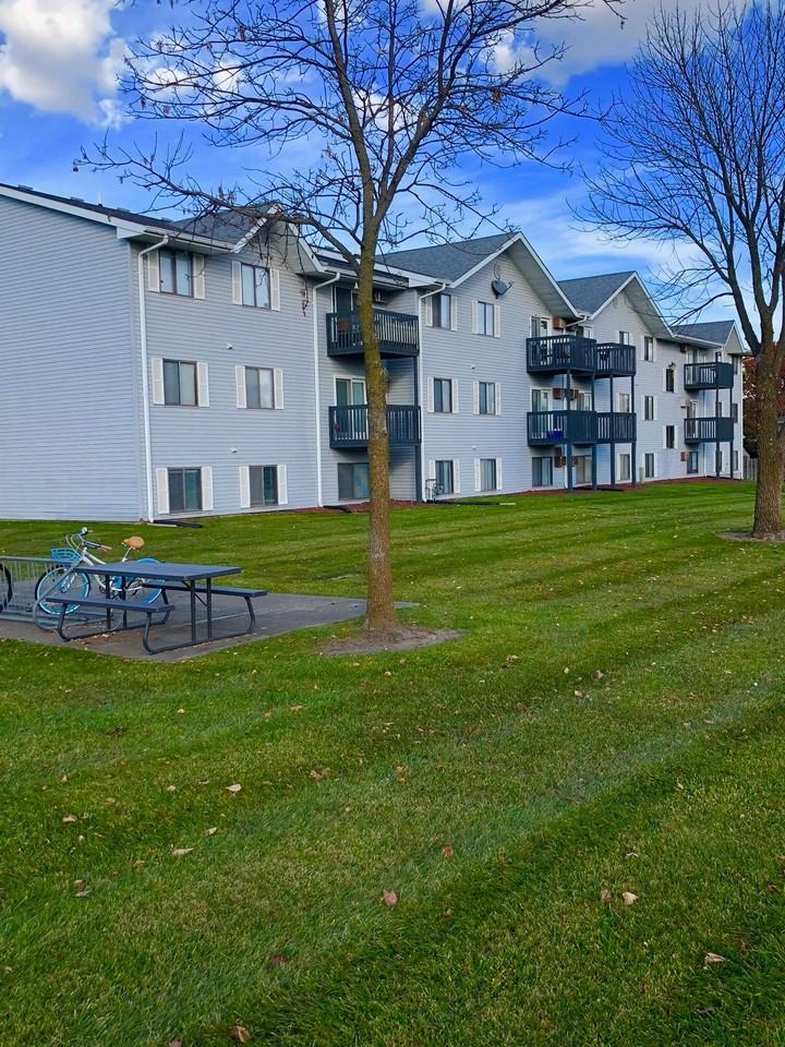 Country Court Apartments - Photo 5 of 49