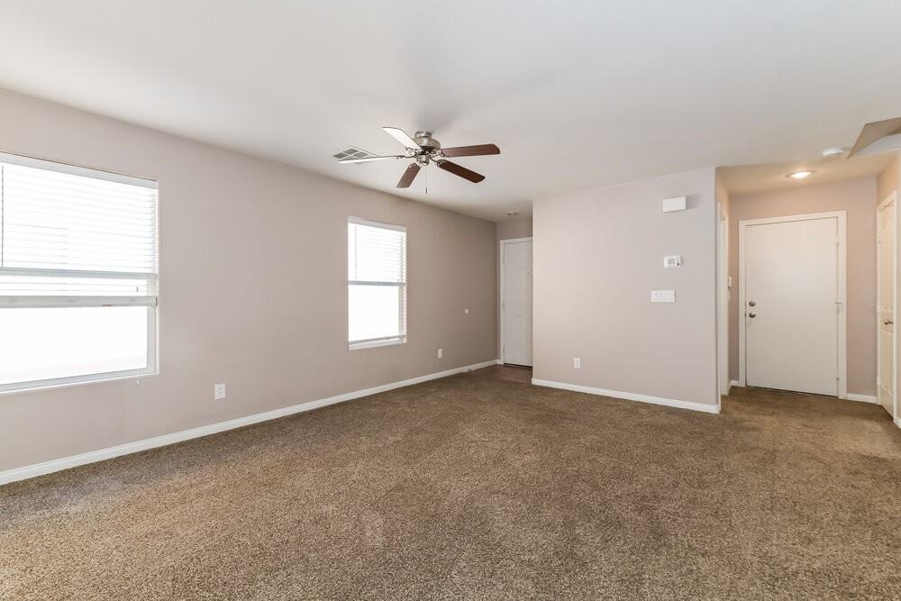 10012 Pelham Park Ave - Photo 5 of 17
