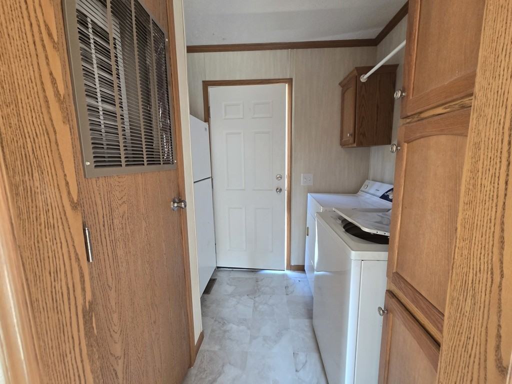 620 Sinclair Ln - Photo 3 of 12