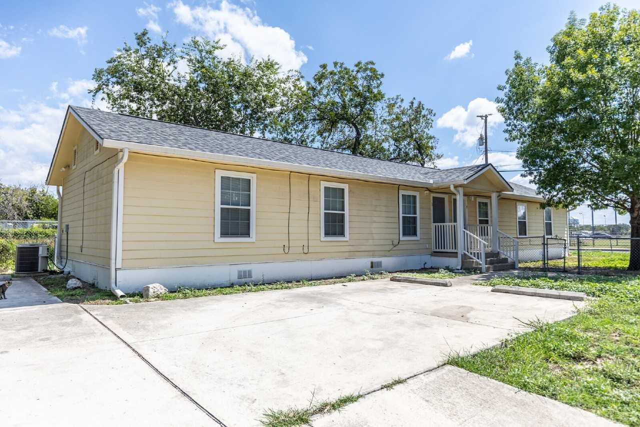 303 Villareal St #2 - Photo 3 of 32