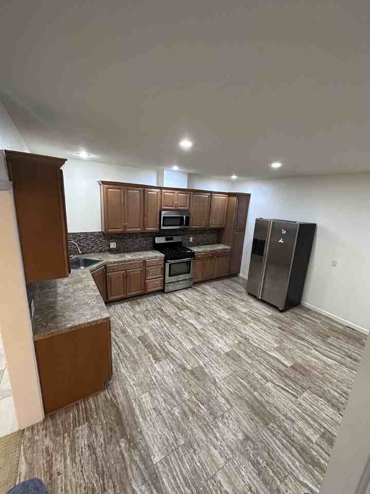 2915 Chandler Ave - Photo 6 of 13