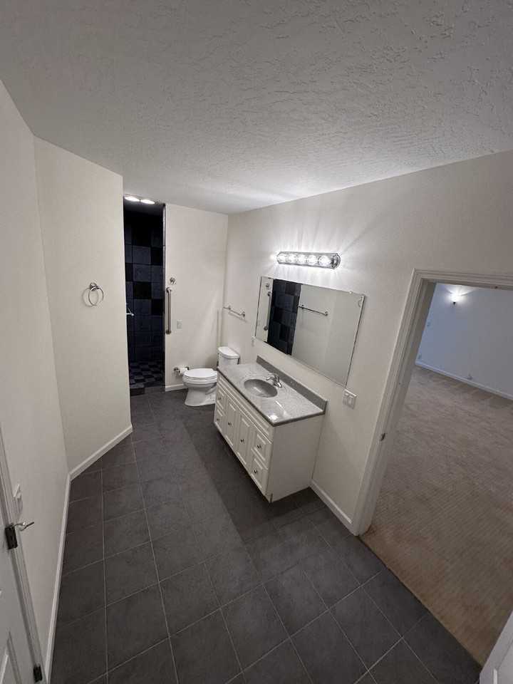 2915 Chandler Ave - Photo 7 of 13