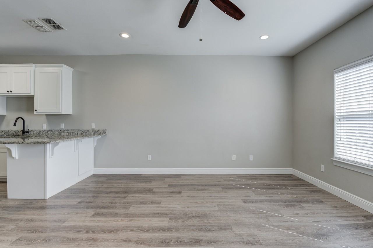 1512 Avenue W - Photo 6 of 33