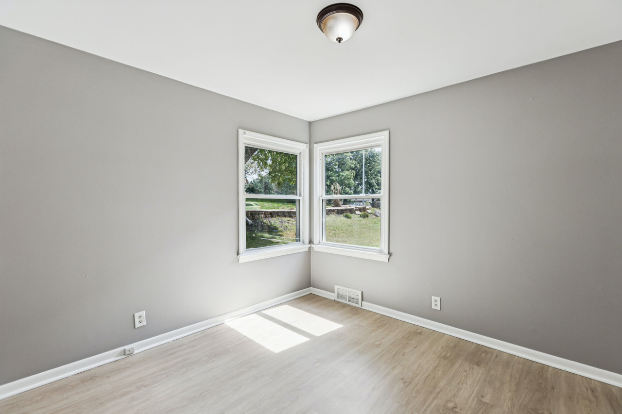 4314 N 52nd St #1 - Photo 2 of 27