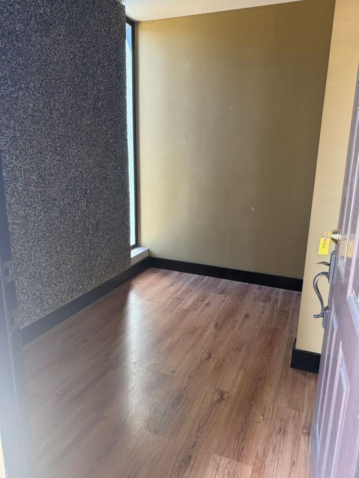 211 5th St ## S5 - Photo 2 of 18