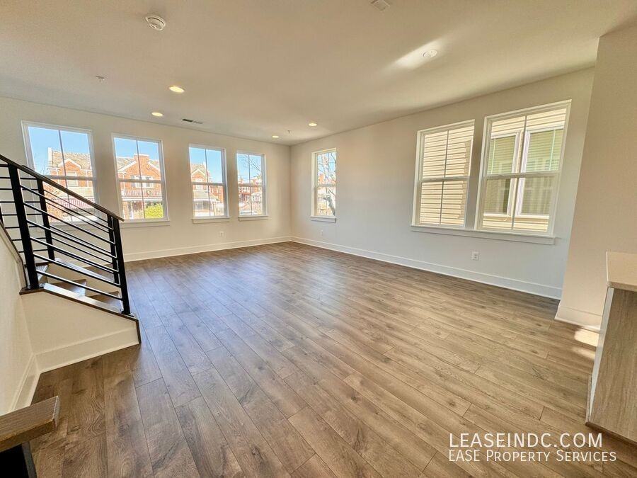 1207 Allison St Ne - Photo 7 of 36