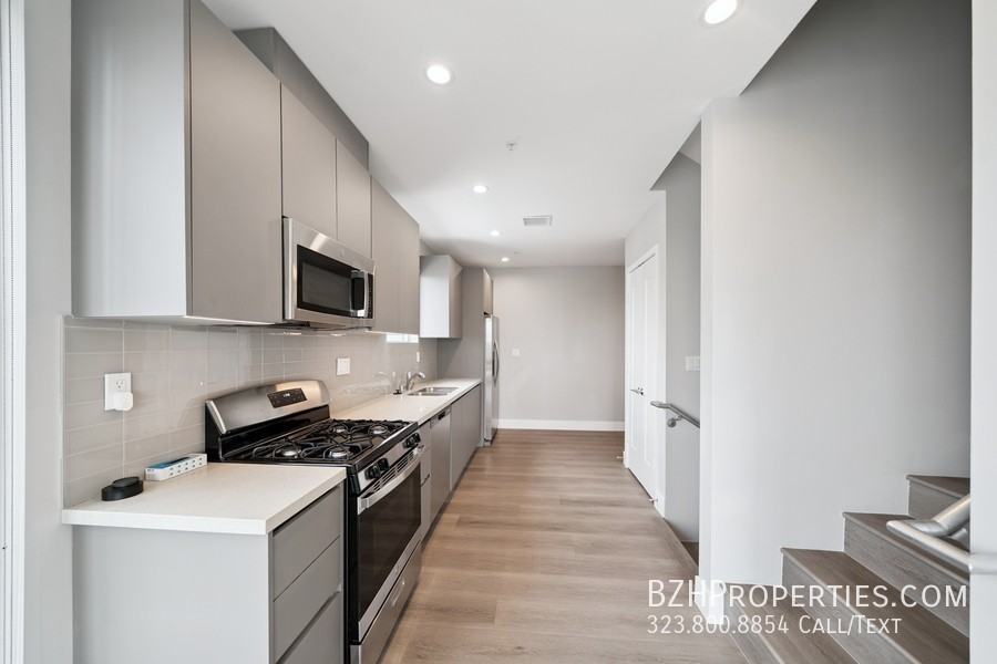 1223 N Hayworth Ave - Photo 5 of 34