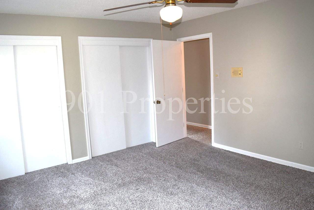 2601 Camrose Cv - Photo 3 of 33