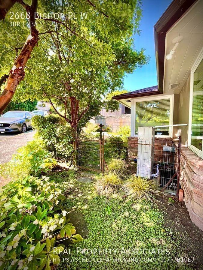 2668 Bishop Pl W - Photo 3 of 22