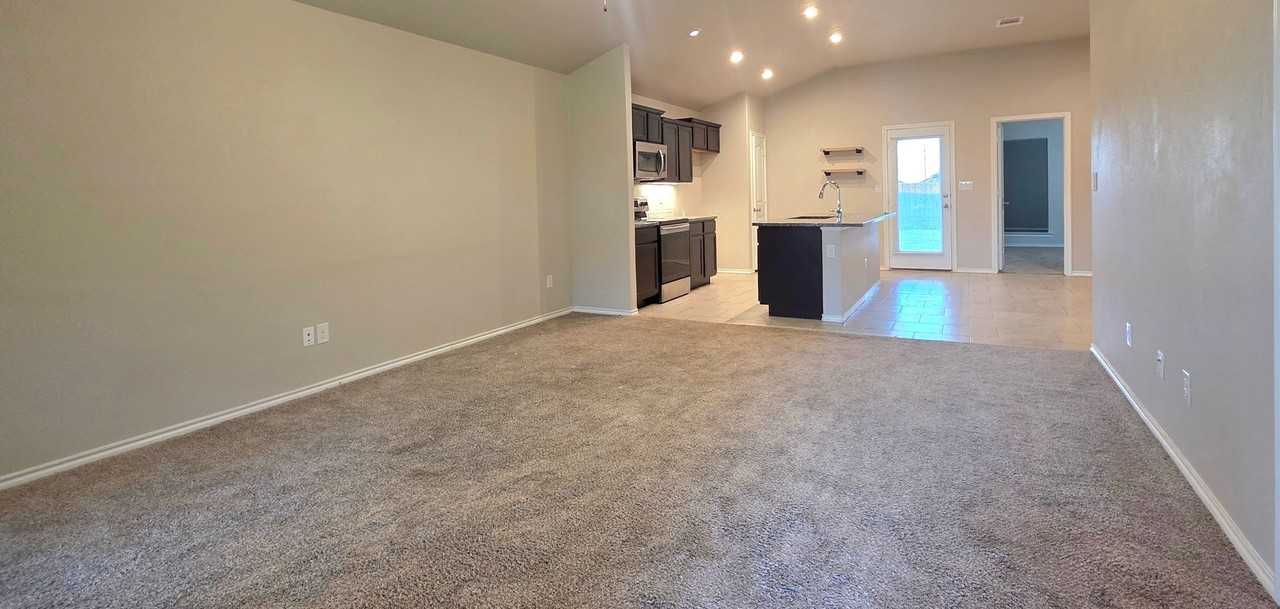 7504 100th St - Photo 2 of 26