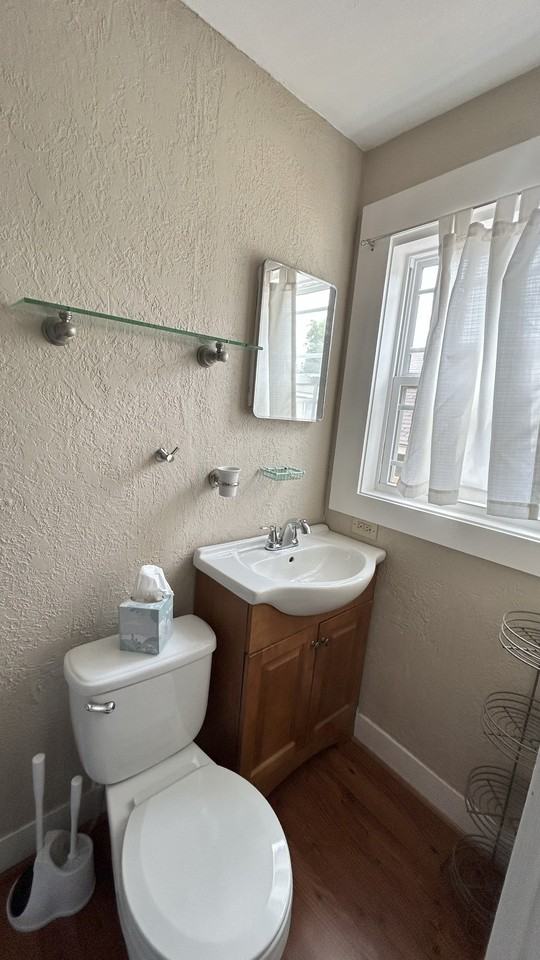 202 1/2 W Shaw St #NA - Photo 6 of 9