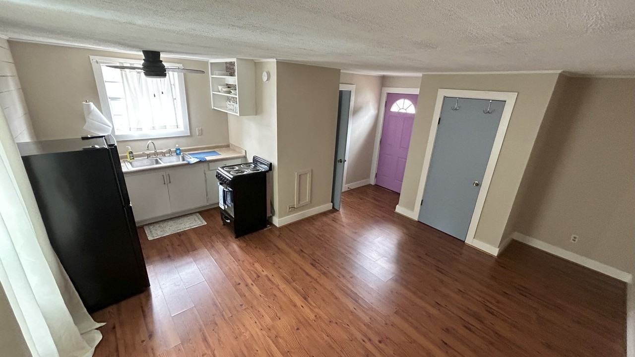 202 1/2 W Shaw St #NA - Photo 7 of 9