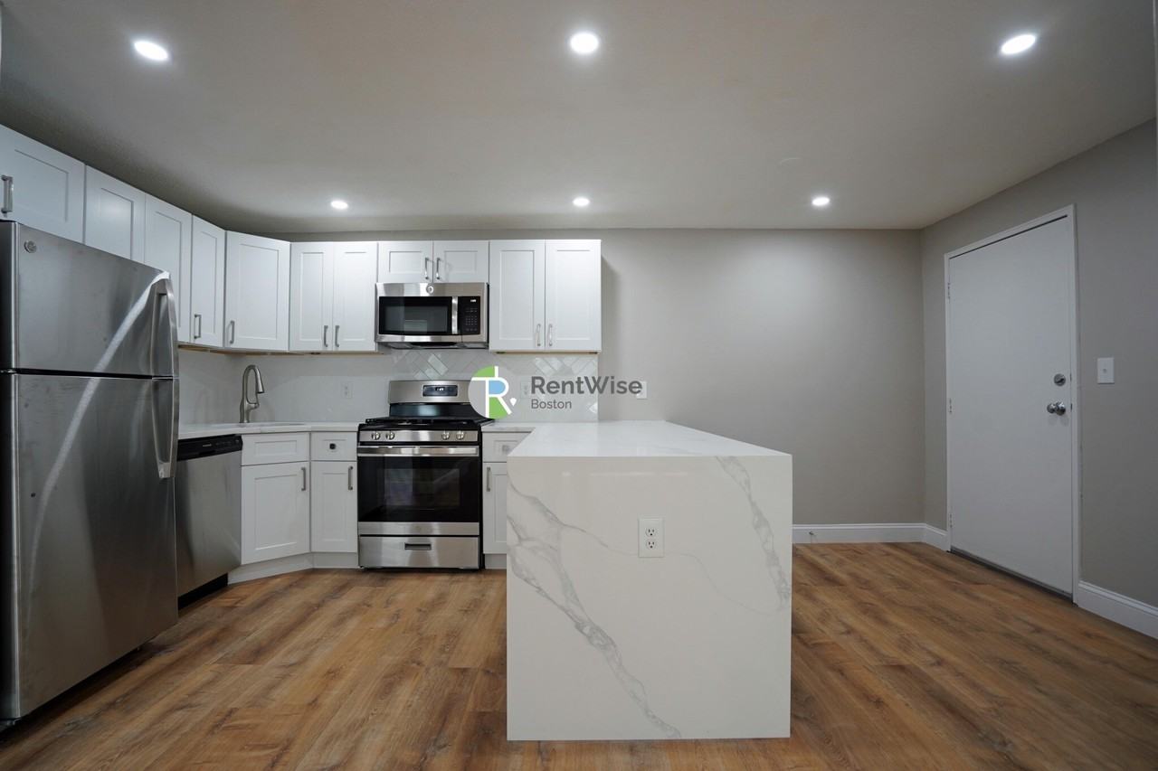 979 Fellsway #8 - Photo 3 of 12