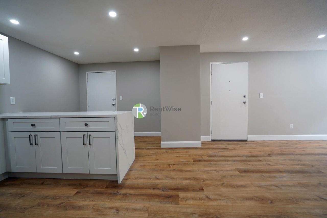 979 Fellsway #8 - Photo 4 of 12