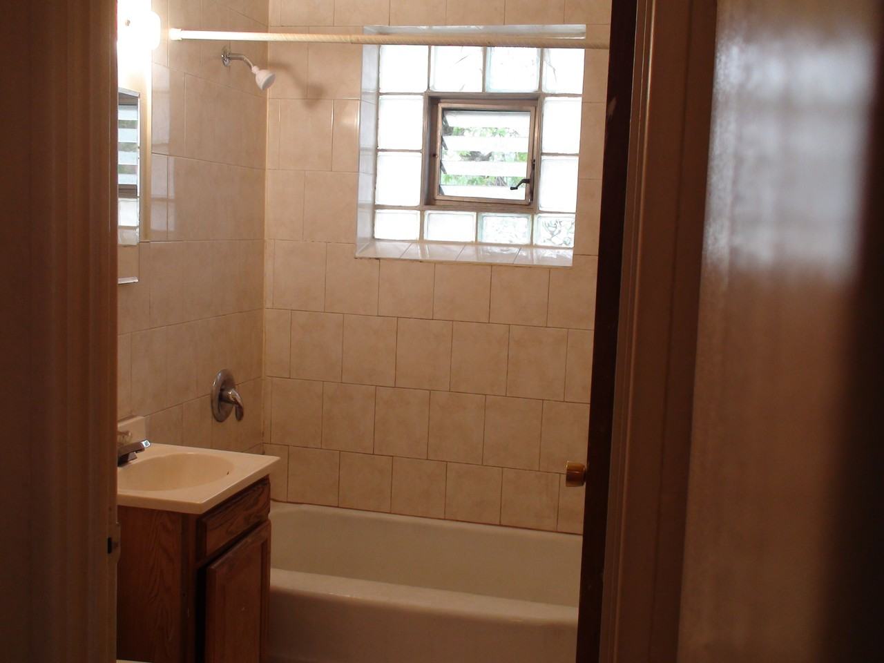 1500 N 1st Ave #1 - Photo 3 of 9