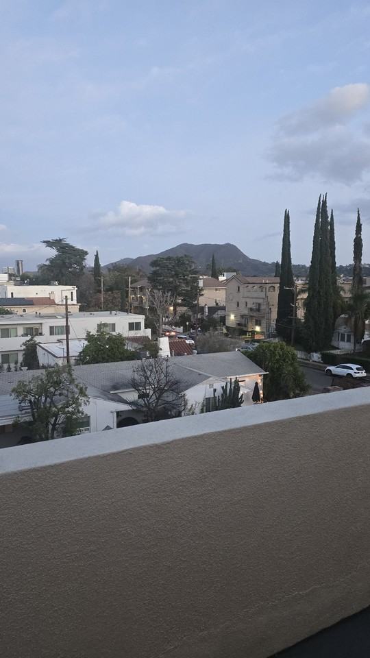 10833 Kling St #4 - Photo 4 of 31