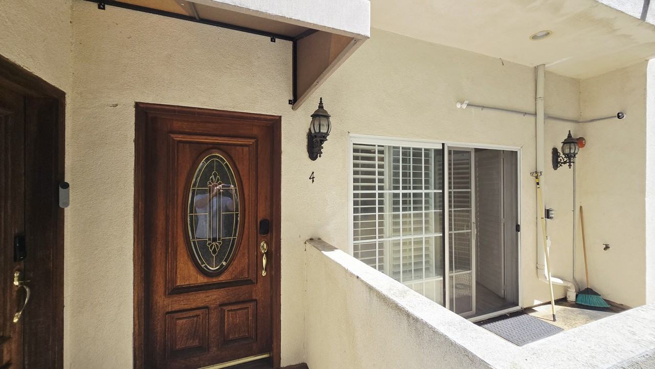 10833 Kling St #4 - Photo 5 of 31