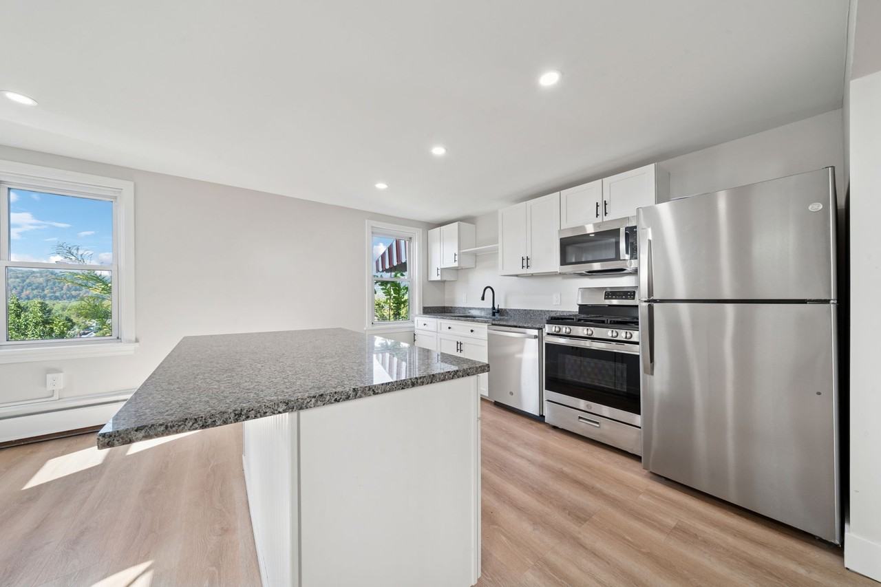 612 Hopkins St #2 - Photo 3 of 21