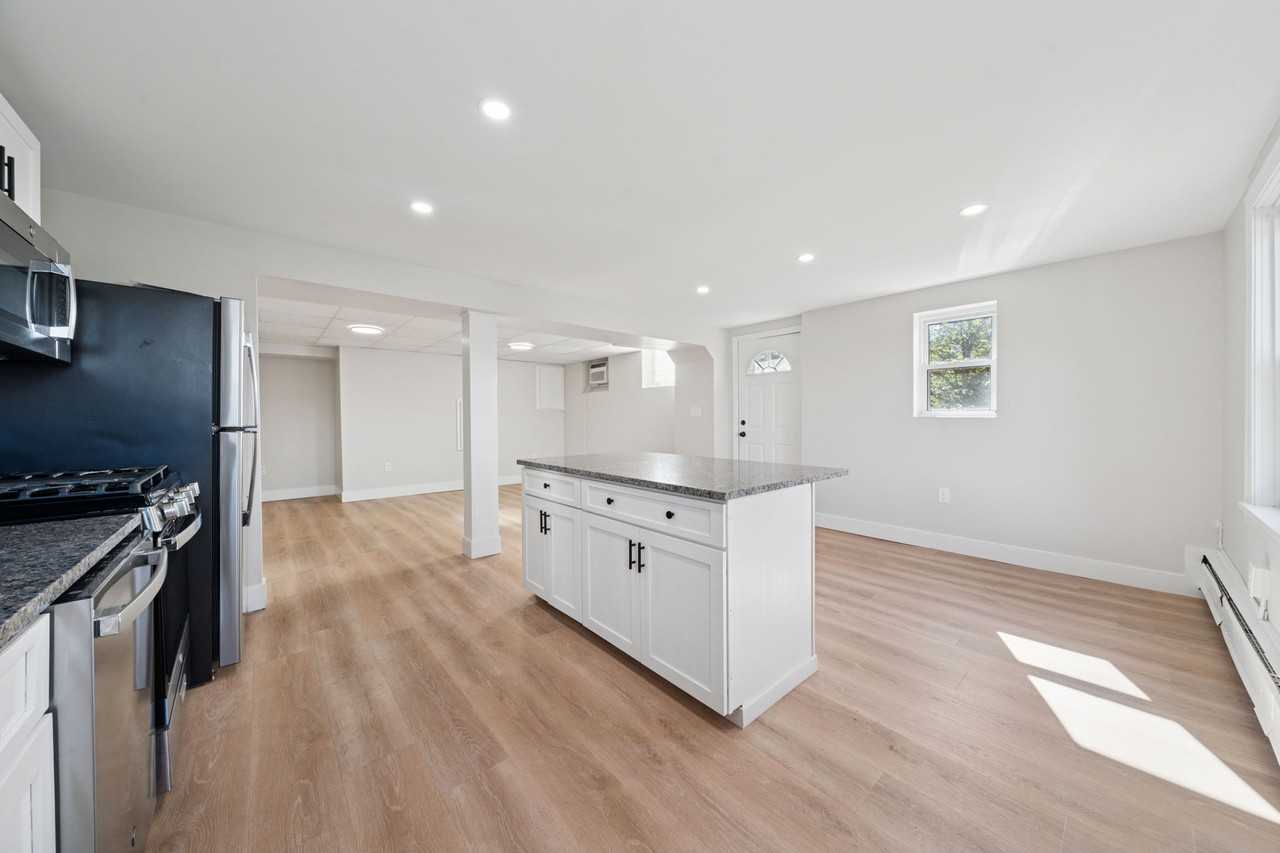 612 Hopkins St #2 - Photo 5 of 21