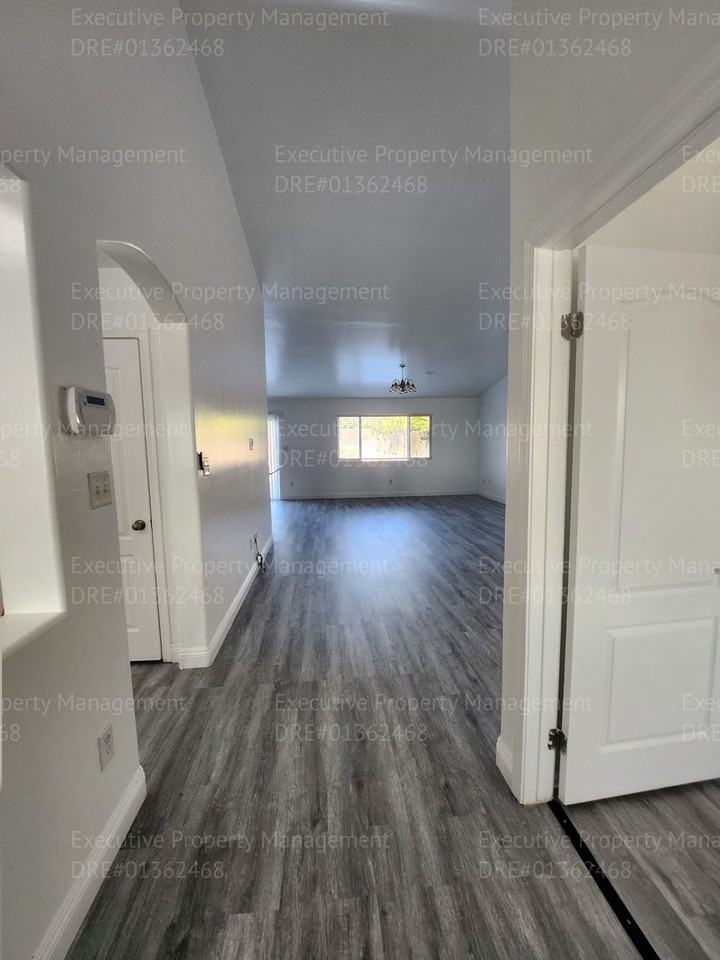 7111 Santana Sun Dr - Photo 5 of 50