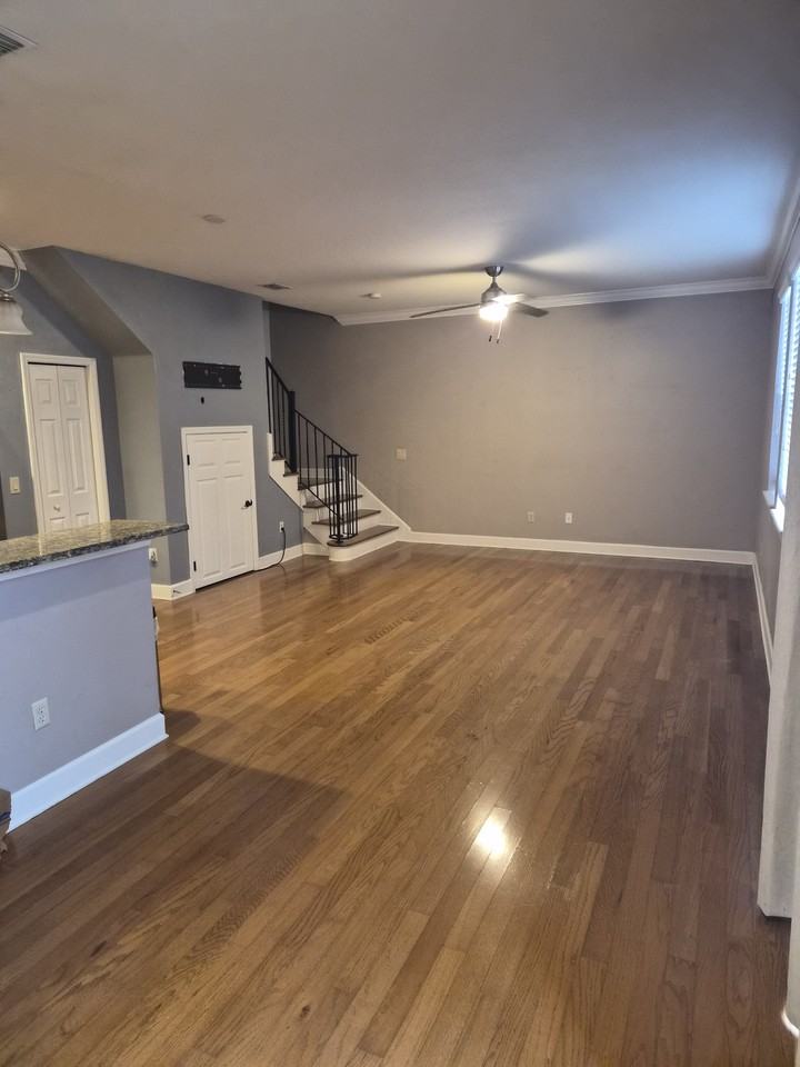 113 S Packwood Ave #A - Photo 6 of 20