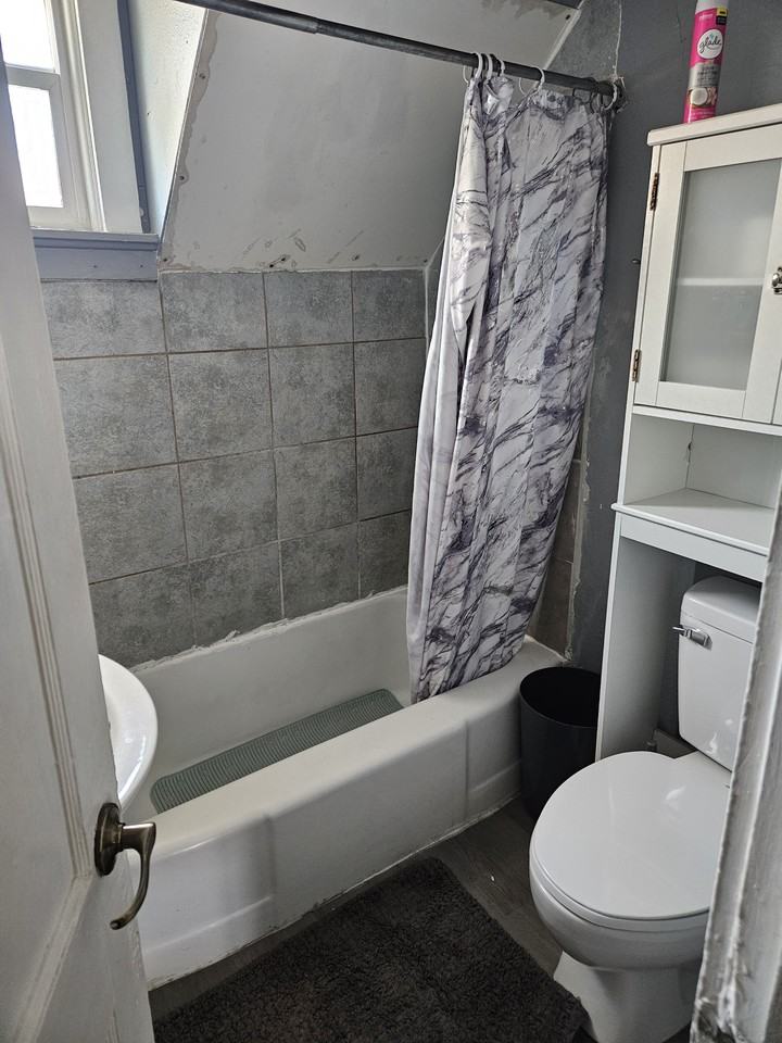 1815 E 8th St #NA - Photo 3 of 20