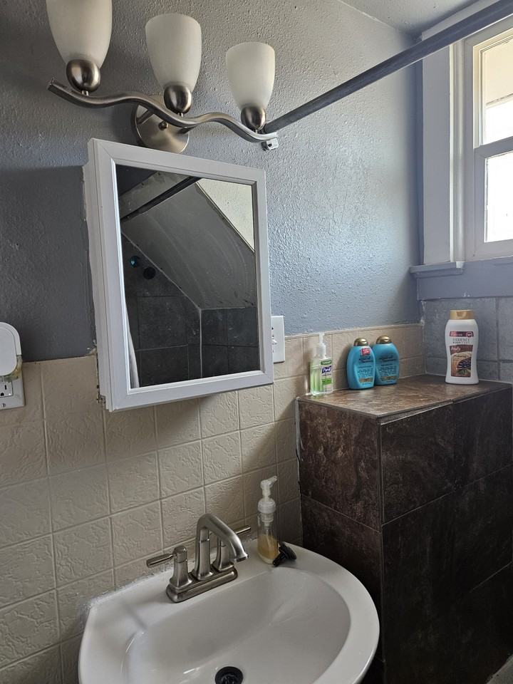 1815 E 8th St #NA - Photo 4 of 20