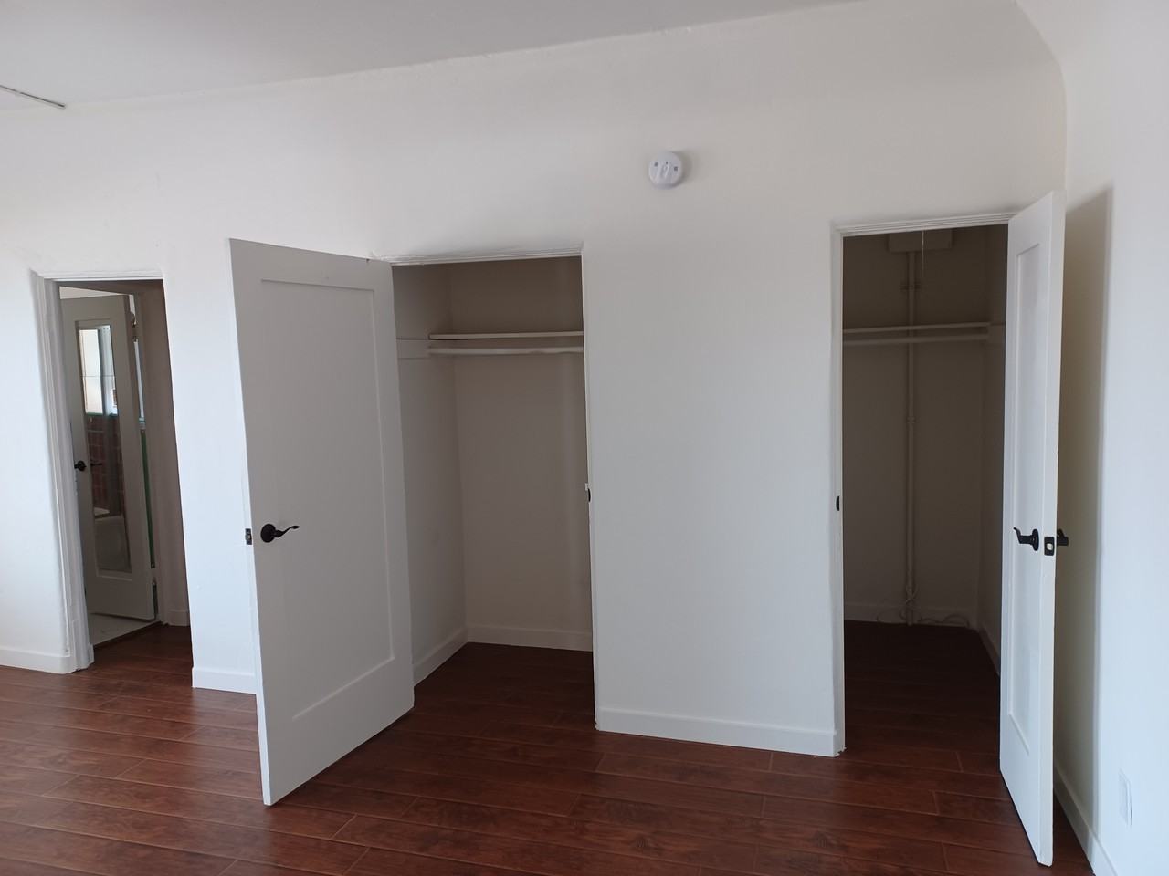 827 4th St #302 - Photo 4 of 15