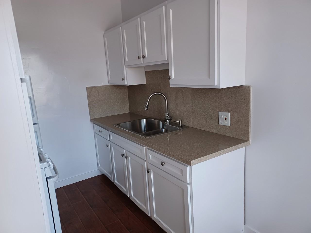827 4th St #302 - Photo 5 of 15