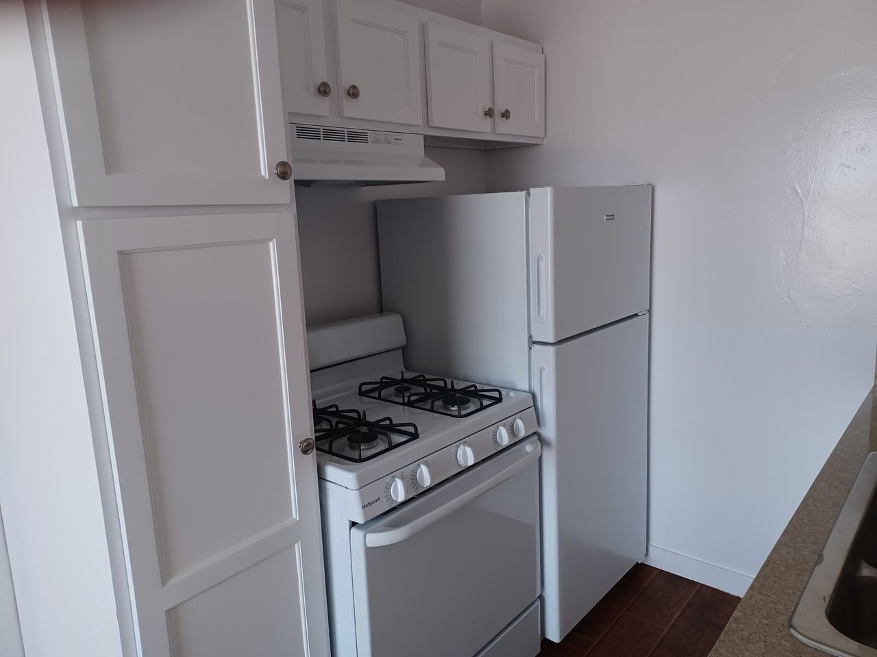 827 4th St #302 - Photo 6 of 15