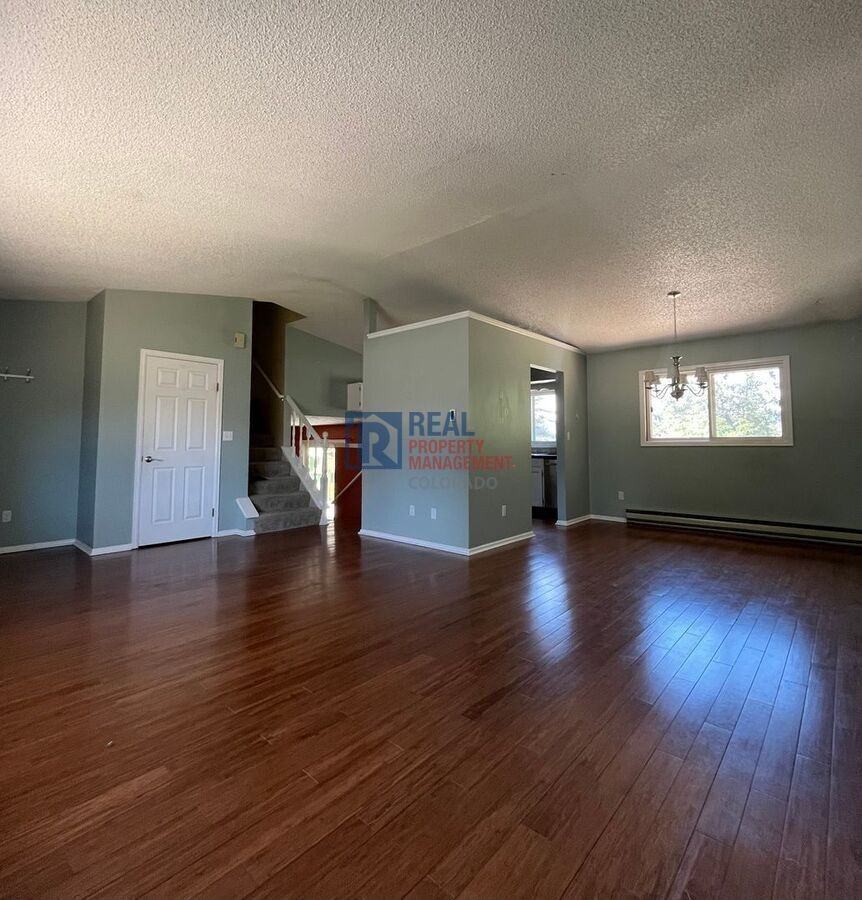 3207 Camelot Dr - Photo 3 of 17