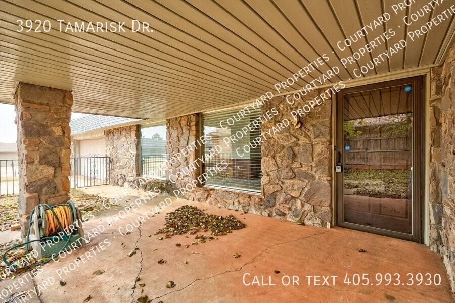 3920 Tamarisk Drive - Photo 7 of 39