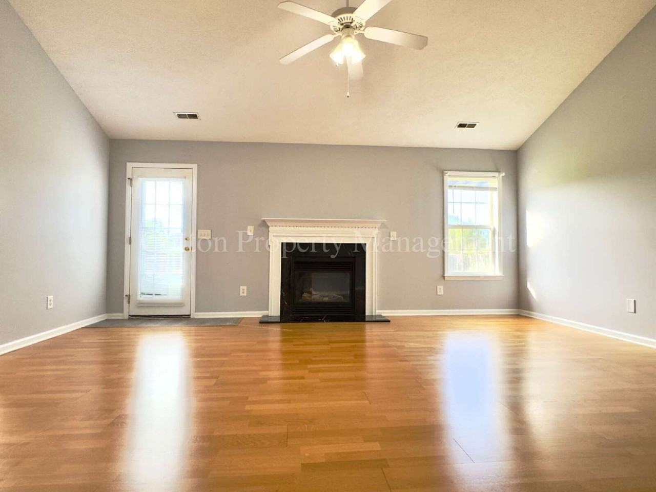 2824 White Rd - Photo 7 of 37