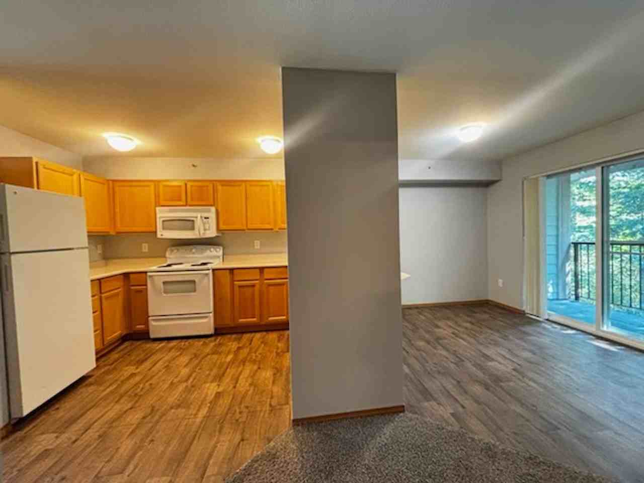 619 W Bakerview Rd - Photo 2 of 10