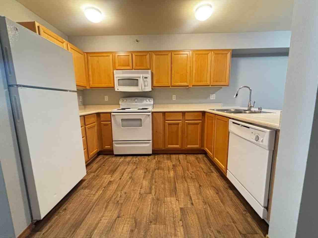 619 W Bakerview Rd - Photo 3 of 10